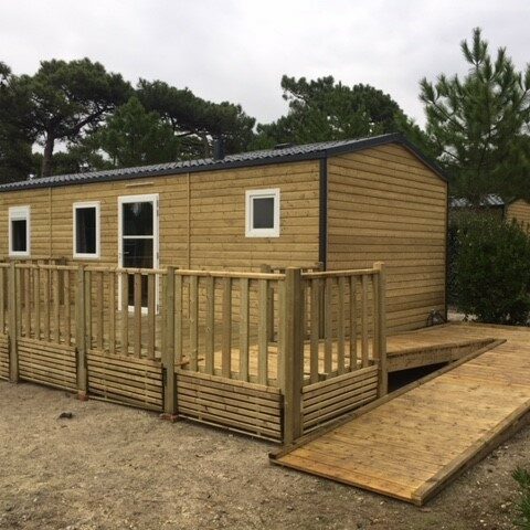 Mobil-home avec rampe PMR, accès handicapé