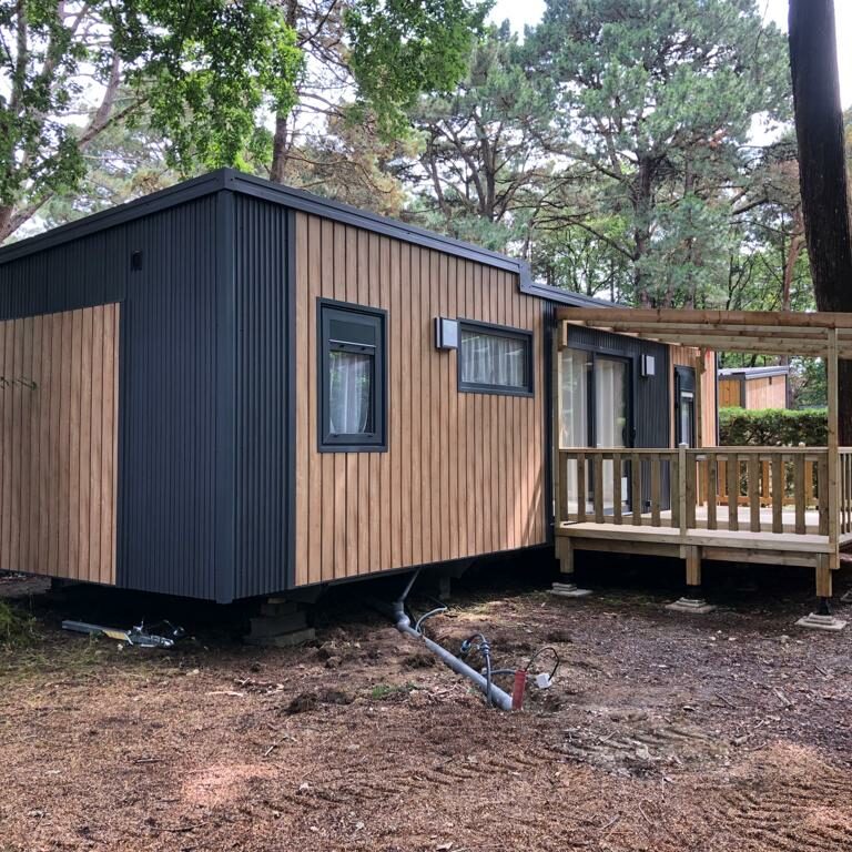mobil-home avec terrasse raccordement tuyaux de 100