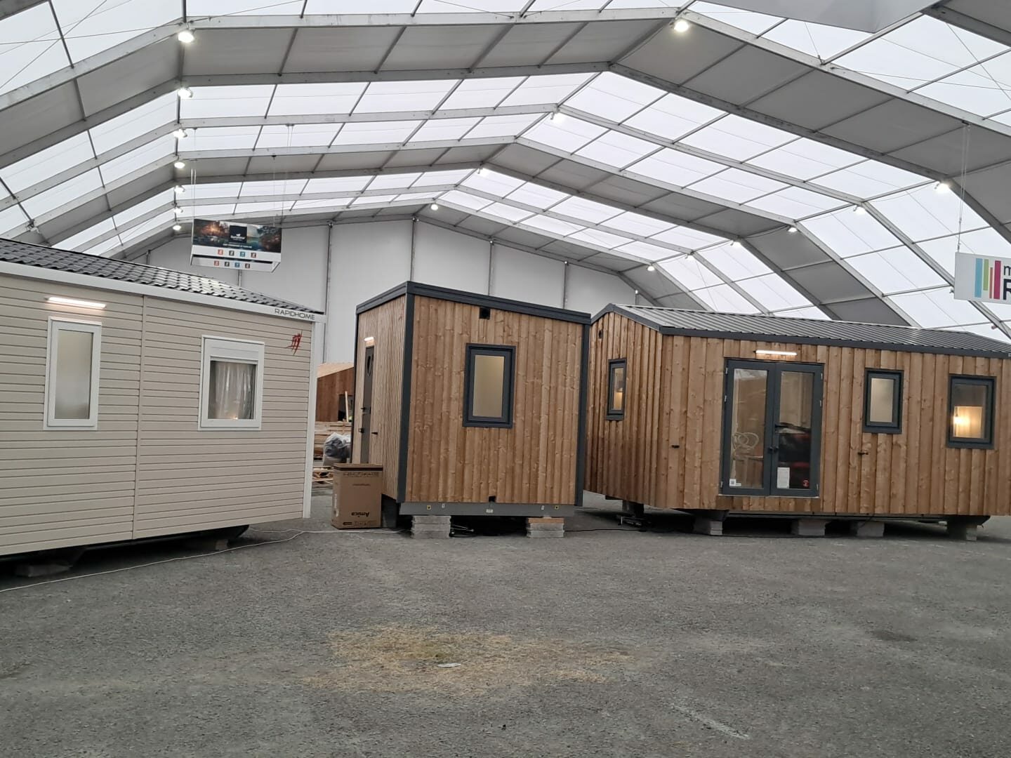 Installation, calage, mise en place mobil-homes pour stand Rapidhome salon Atlantica, prestataire Atlantica